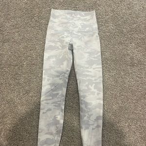 Lululemon wunder under white camo leggings